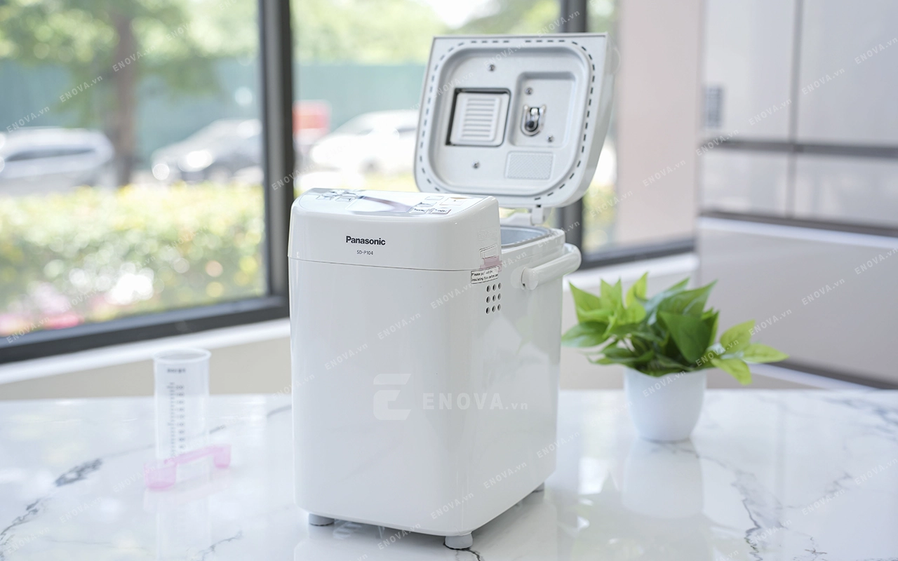 Máy làm bánh mì Panasonic SD-P104WRA